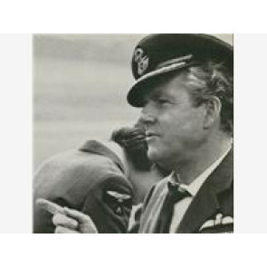 Notice Gallery for Kenneth MORE