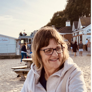Photo of Lesley KEMP
