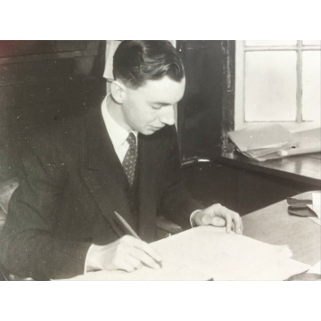 Notice Gallery for Peter DAVISON