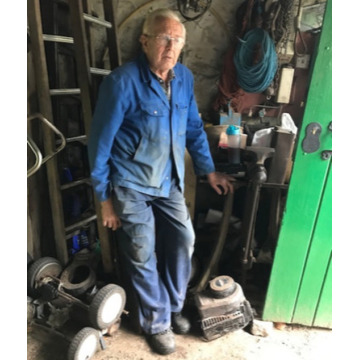 Photo of Malcolm DAMPIER