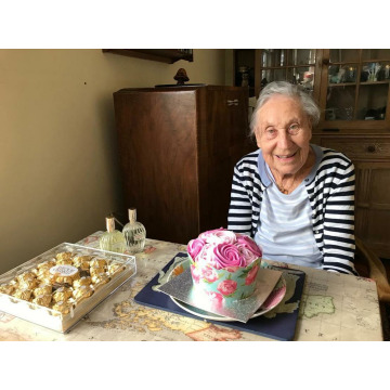 Photo of Betty JONES