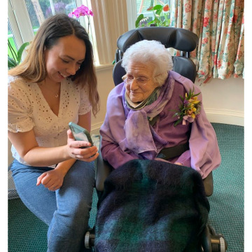 Notice Gallery for Joan YOUNGER