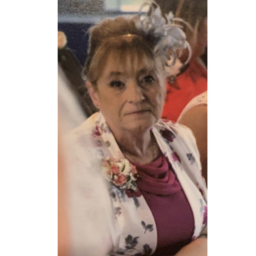 Photo of Christine HOLLAND