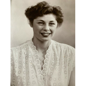 Photo of Shirley RICKARDS