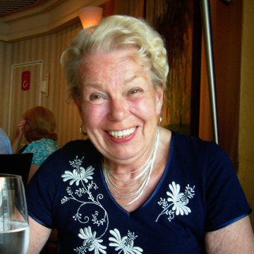 Photo of Joan HENN (HAZLEGRAVE)