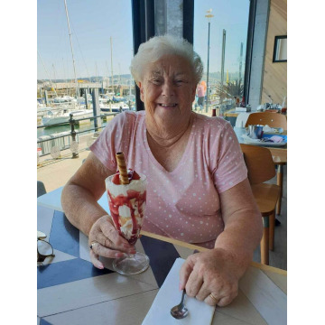 Photo of Linda JOHNSON