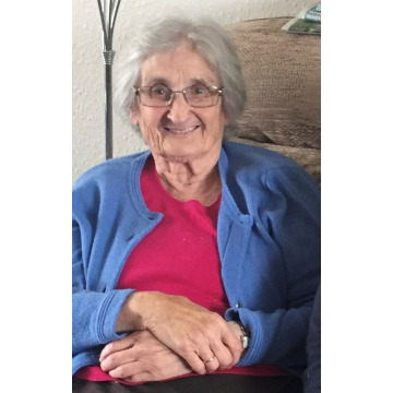Photo of Joyce Evelyn SUTHERLAND (NEE MACKENZIE)