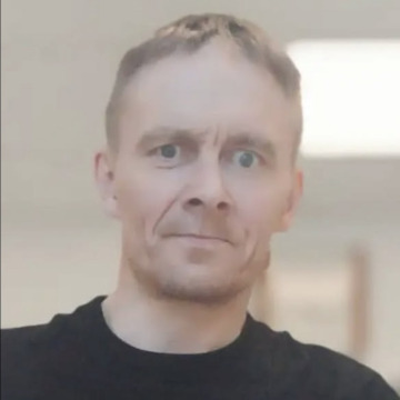 Photo of Lee ROBINSON