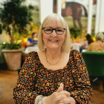 Photo of Penelope HALL