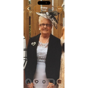 Photo of Joan HOWEY