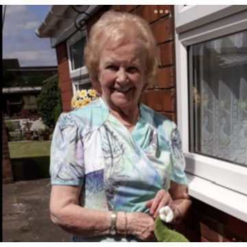 Photo of Doreen BURNETT