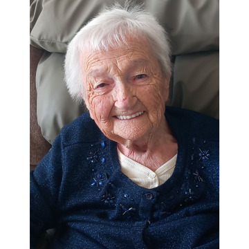 Photo of Stella HOLLOW