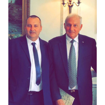 Notice Gallery for Edward JONES