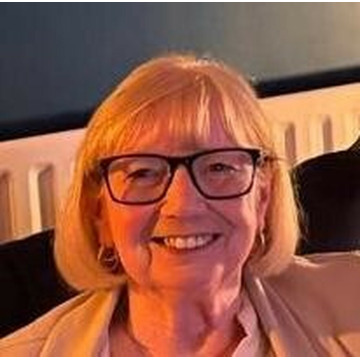 Photo of Laura TEALL
