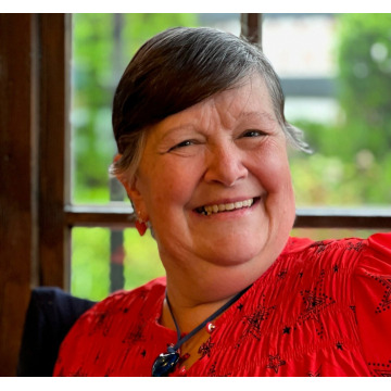 Photo of Beverley LOWE