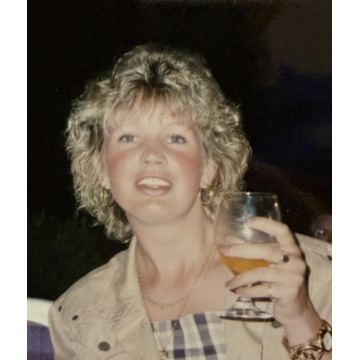 Photo of Lesley HOLMES