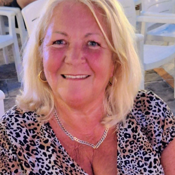 Photo of Julie McMANUS